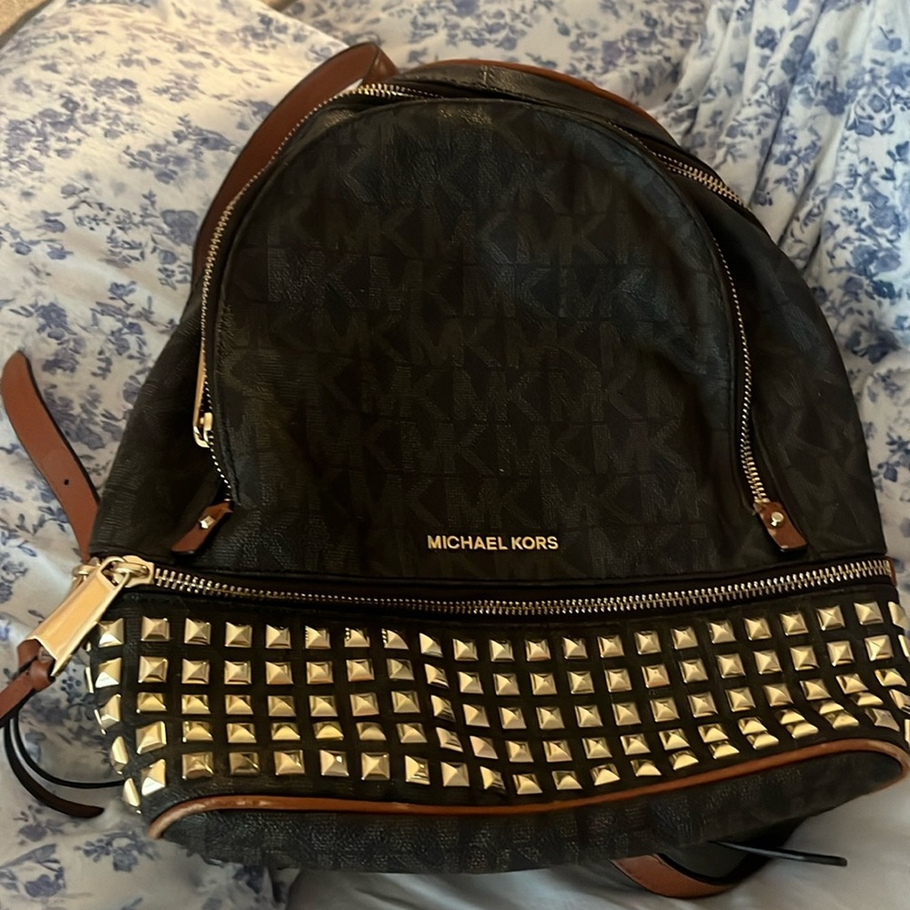 Micheal kors 100% leather like new